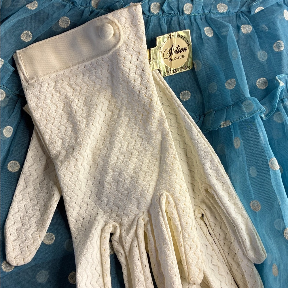 Stetson Vintage Mid-Century White Textured Nylon Gloves - Picture 2 of 5